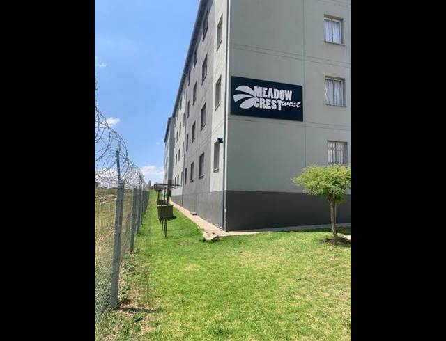 2 BEDROOM PROPERTY TO RENT IN FLEURHOF